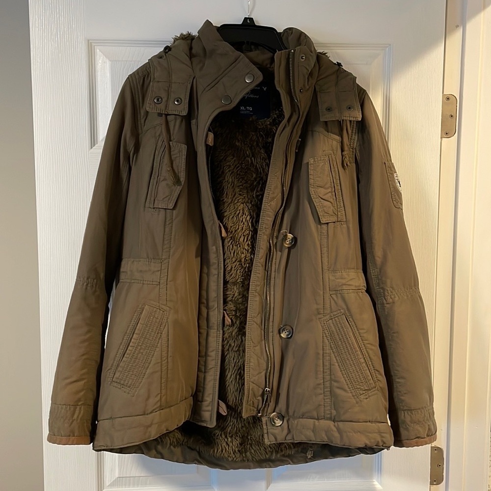 American Eagle winter coat. Cargo coat lined with faux fur